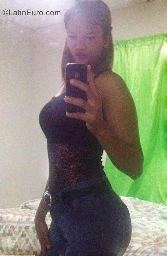 Date this tall Dominican Republic girl Gissel from Santo Domingo DO33764