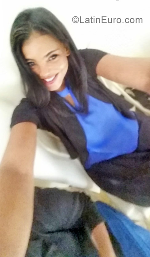 Date this sultry Dominican Republic girl Rose from Santiago DO31315