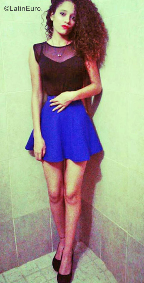 Date this happy Venezuela girl Eliangalia from Barquisimeto VE1290