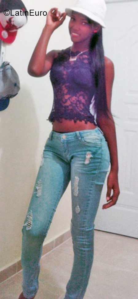 Date this sensual Dominican Republic girl Mauscrin from Puerto Plata DO31355
