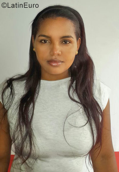 Date this happy Colombia girl Yesenia from Medellin CO23297