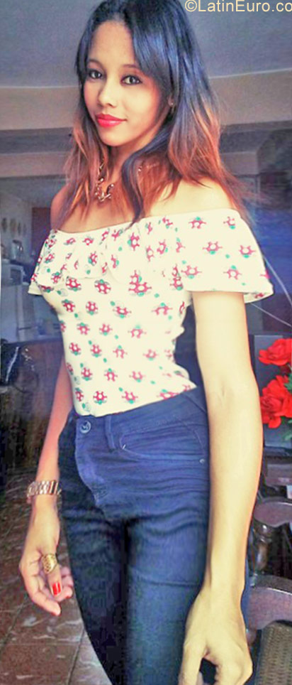 Date this funny Cuba girl Gabriela from Bayamo CU660