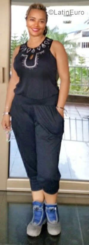 Date this delightful Colombia girl Liliana from Bogota CO23288