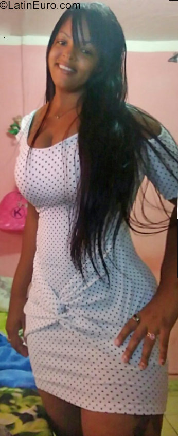 Date this athletic Cuba girl Alliesh from Havana CU231