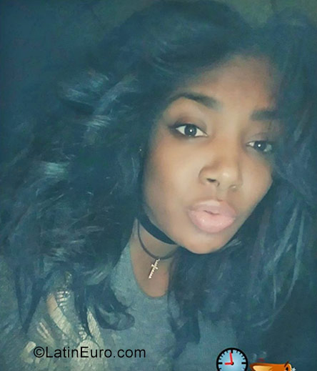 Date this good-looking United States girl Paola from East Chicago DO31558