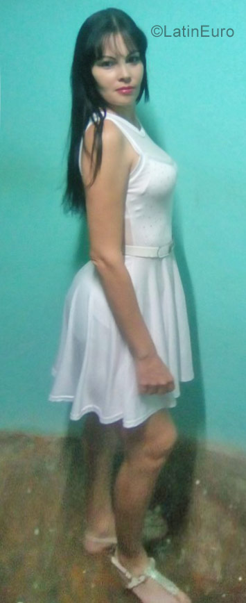 Date this sensual Cuba girl Rosabel from Holguin CU237