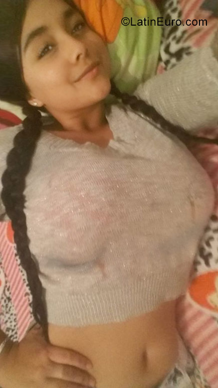 Date this voluptuous Colombia girl Nayeli from Armenia CO23343