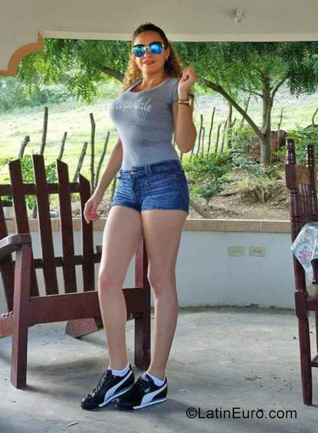 Date this charming Dominican Republic girl Esmeralda from Santiago DO31587