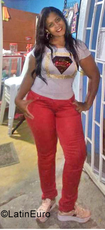 Date this happy Colombia girl Fernanda from Cali CO23390