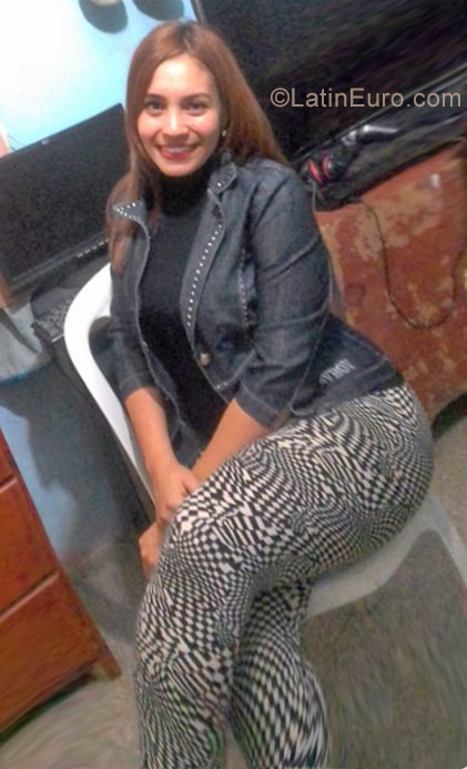 Date this voluptuous Venezuela girl Graci from Zulia VE1364
