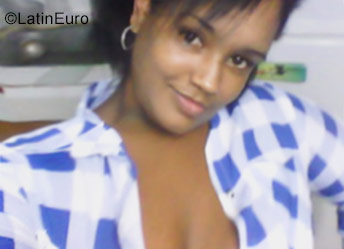 Date this young Cuba girl Diana from Havana CU245