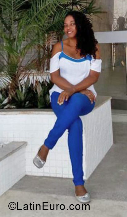 Date this lovely United States girl Iara from Philadelphia US19097