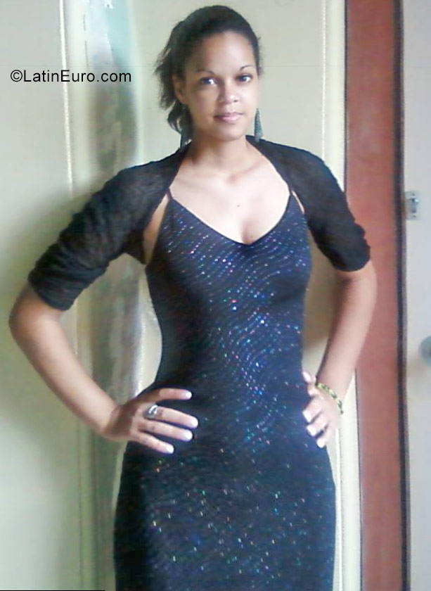 Date this delightful Cuba girl Lidia from Havana CU252