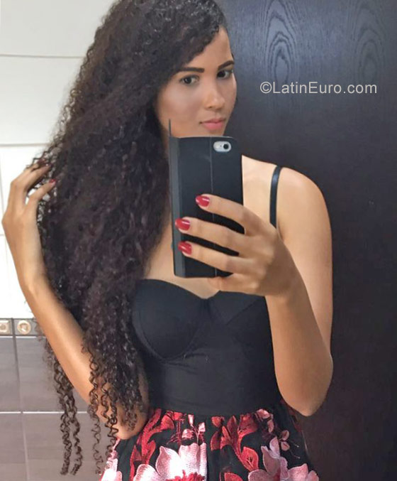 Date this cute Brazil girl Raissa from Olinda BR10463