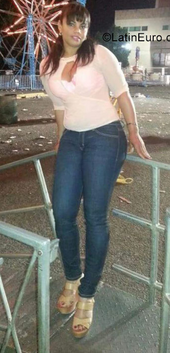 Date this hard body Dominican Republic girl Raysa from Santiago De Los Caballeros DO31736