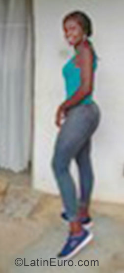 Date this athletic Cameroon girl Desse from Douala CM263