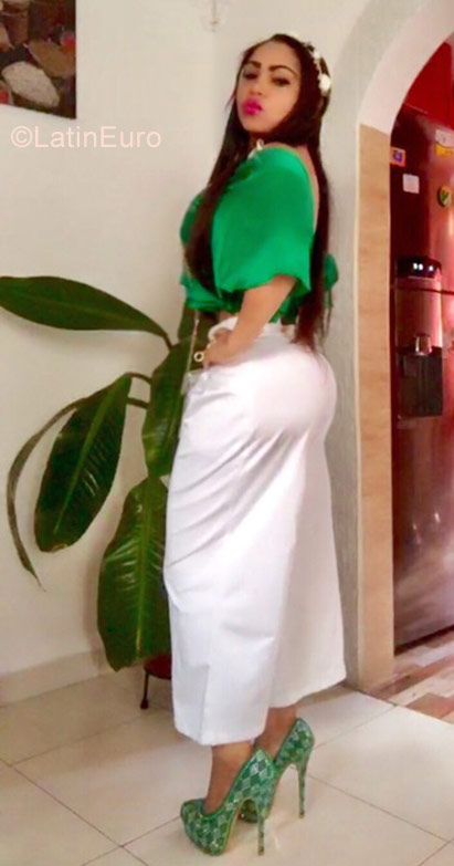 Date this young Colombia girl Barbara from Cali CO23477