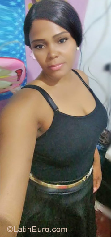 Date this happy Brazil girl Elaine da Luz B from Sao Paulo BR10474