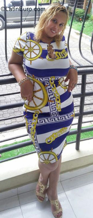 Date this gorgeous Dominican Republic girl Paola from Santo Domingo DO31794