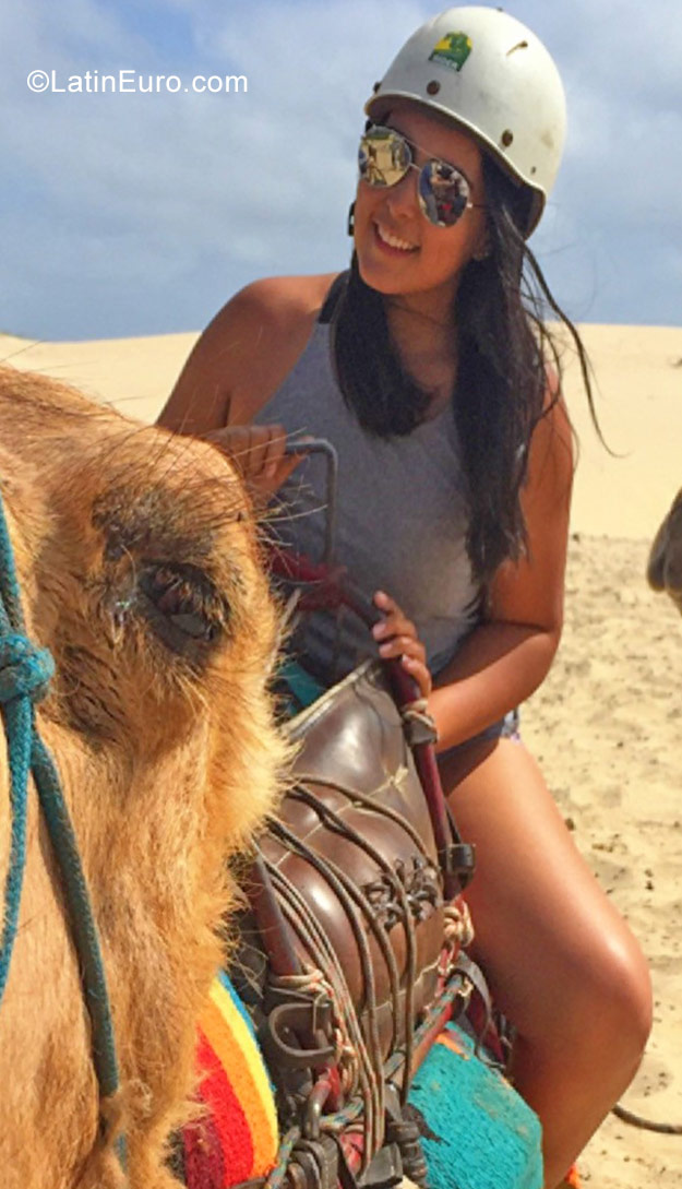 Date this stunning Colombia girl Maria from Cali CO23500