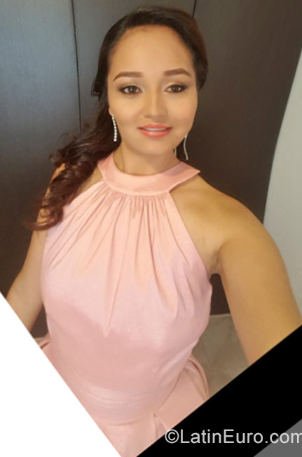 Date this tall Colombia girl Julieth from Cali CO24955