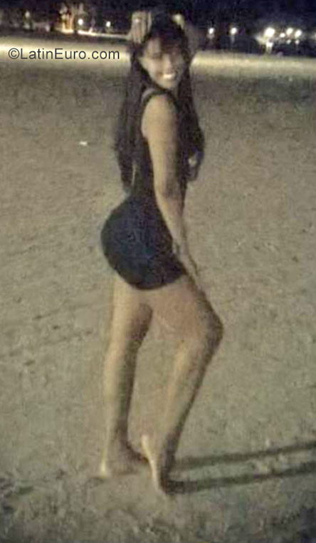 Date this nice looking Dominican Republic girl Mary from Santo Somingo DO31876