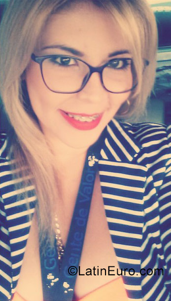 Date this beautiful Venezuela girl Mariana from Caracas VE1426