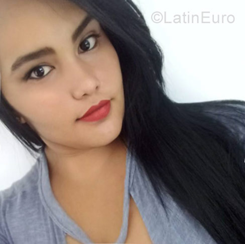 Date this cute Colombia girl Mayerlin from Cali CO23555