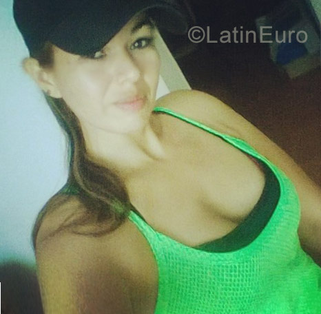Date this young Colombia girl Paola from Santa Marta CO23573