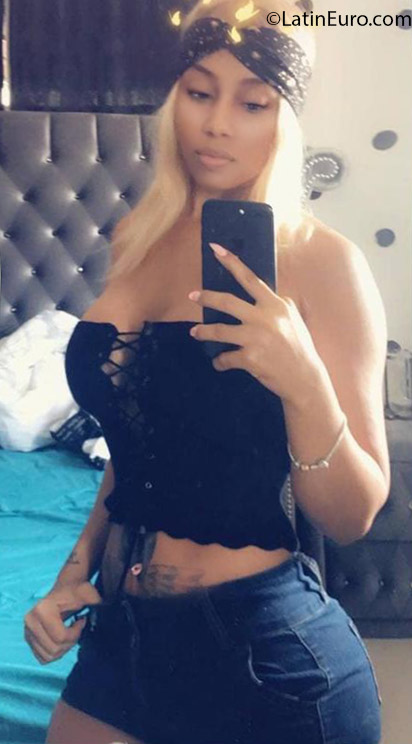 Date this hot Dominican Republic girl Lesly from Santo Domingo DO31957