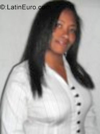 Date this nice looking Colombia girl Patricia Enciso from Cali CO23613