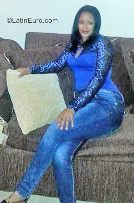Date this fun Dominican Republic girl Flor from Santo Domingo DO31989