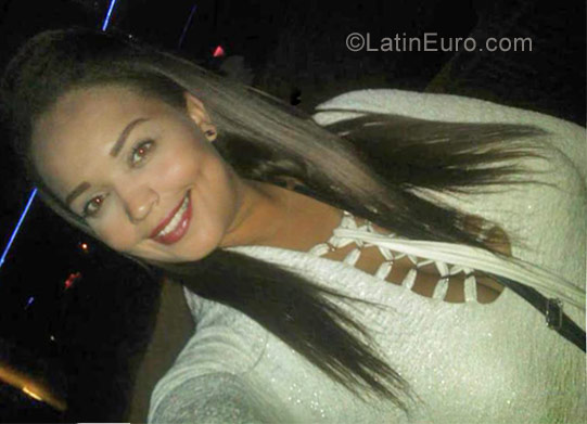 Date this athletic Venezuela girl Geraldine from Caracas VE1467