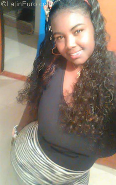 Date this tall Colombia girl Yenny from Cali CO23622