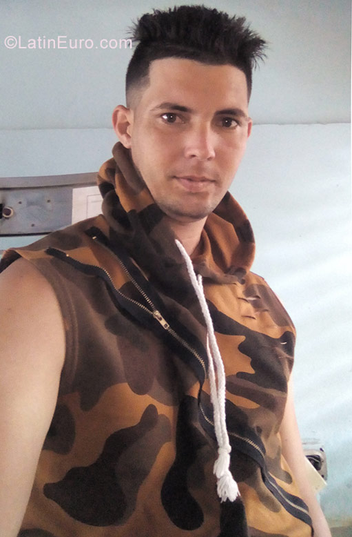 Date this funny Cuba man Cmolivera from Holguin CU273