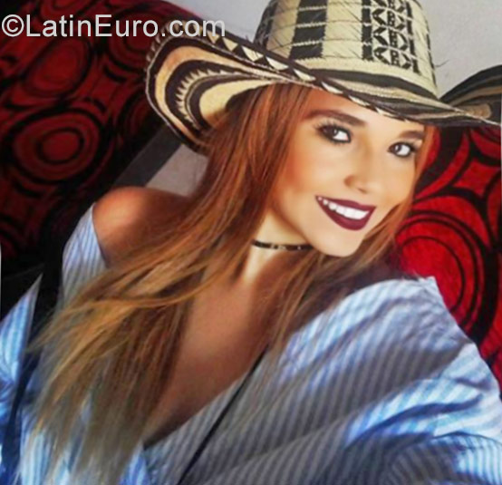 Date this happy Colombia girl Maria from Barranquilla CO23642