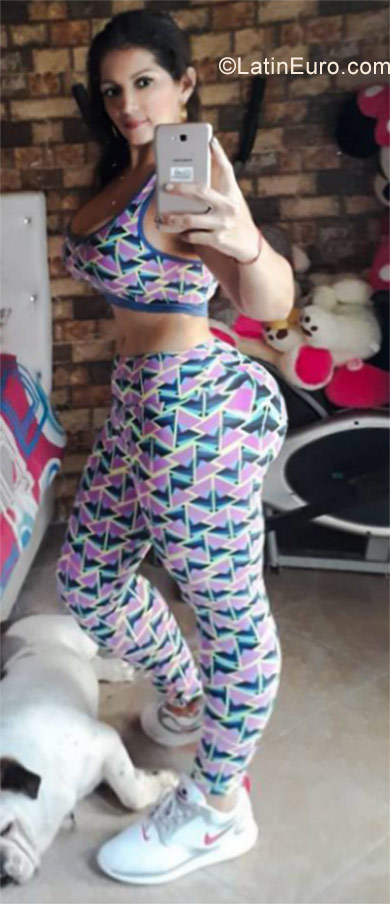 Date this exotic Colombia girl Jhoanna from Cali CO23643