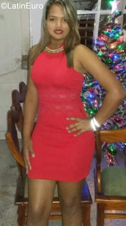 Date this happy Colombia girl Rosmira from Barranquilla CO23659