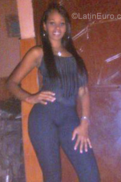 Date this beautiful Dominican Republic girl Yuly from Hato Mayor DO32047
