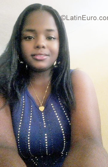 Date this gorgeous Colombia girl Lina from Buenaventura CO23671