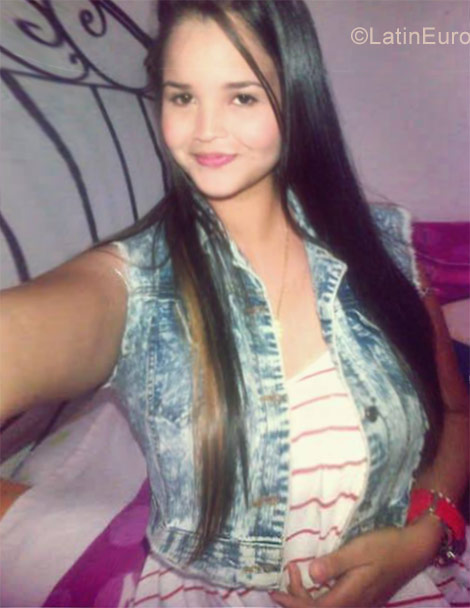 Date this charming Venezuela girl Ana Paula from Cabimas VE1513