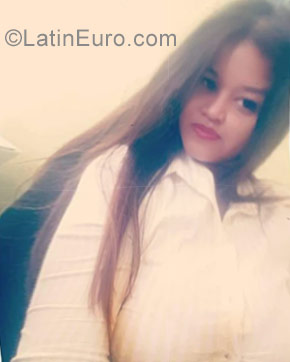 Date this sultry Dominican Republic girl Emeli emeli from Santo Domingo DO32072
