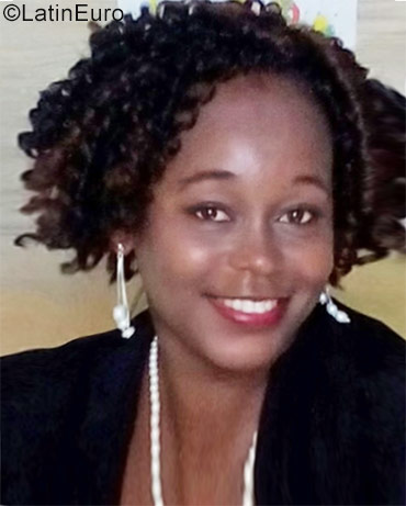 Date this stunning Jamaica girl Peeaches from Kingston JM2574