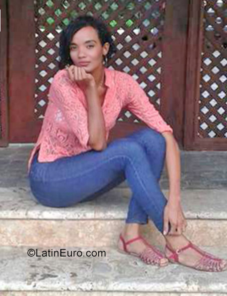Date this exotic Dominican Republic girl Jennifer from Santo Domingo DO32107
