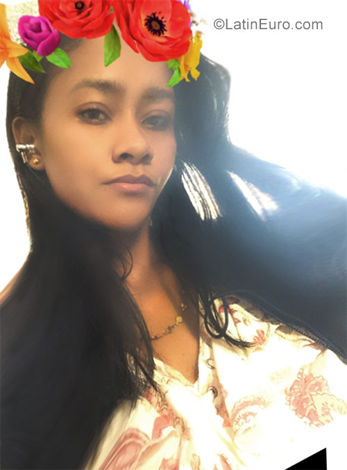 Date this fun Dominican Republic girl Glenny from Nagua DO32124