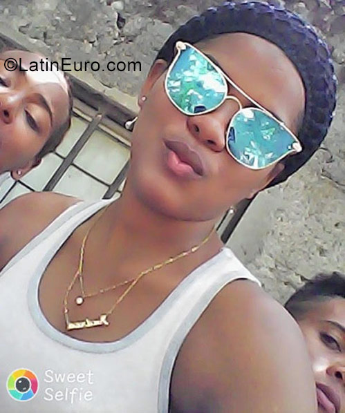 Date this tall Dominican Republic girl Mindry from Santo Domingo DO32126