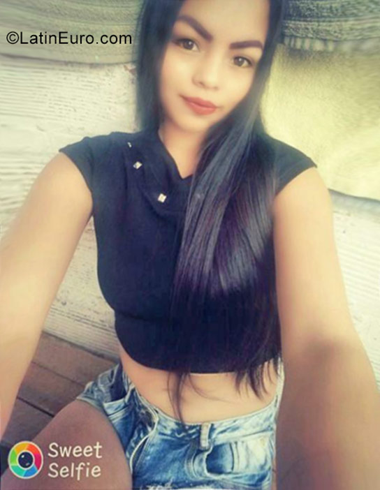Date this pretty Colombia girl Alexandra from Medellin CO23725