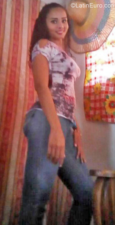 Date this hot Venezuela girl Nahomi from Maracay VE1542