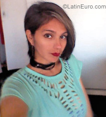 Date this foxy Venezuela girl Candy from Maracaibo VE1543