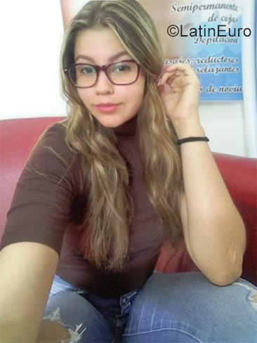 Date this sultry Colombia girl Milena from Barranquilla CO23739